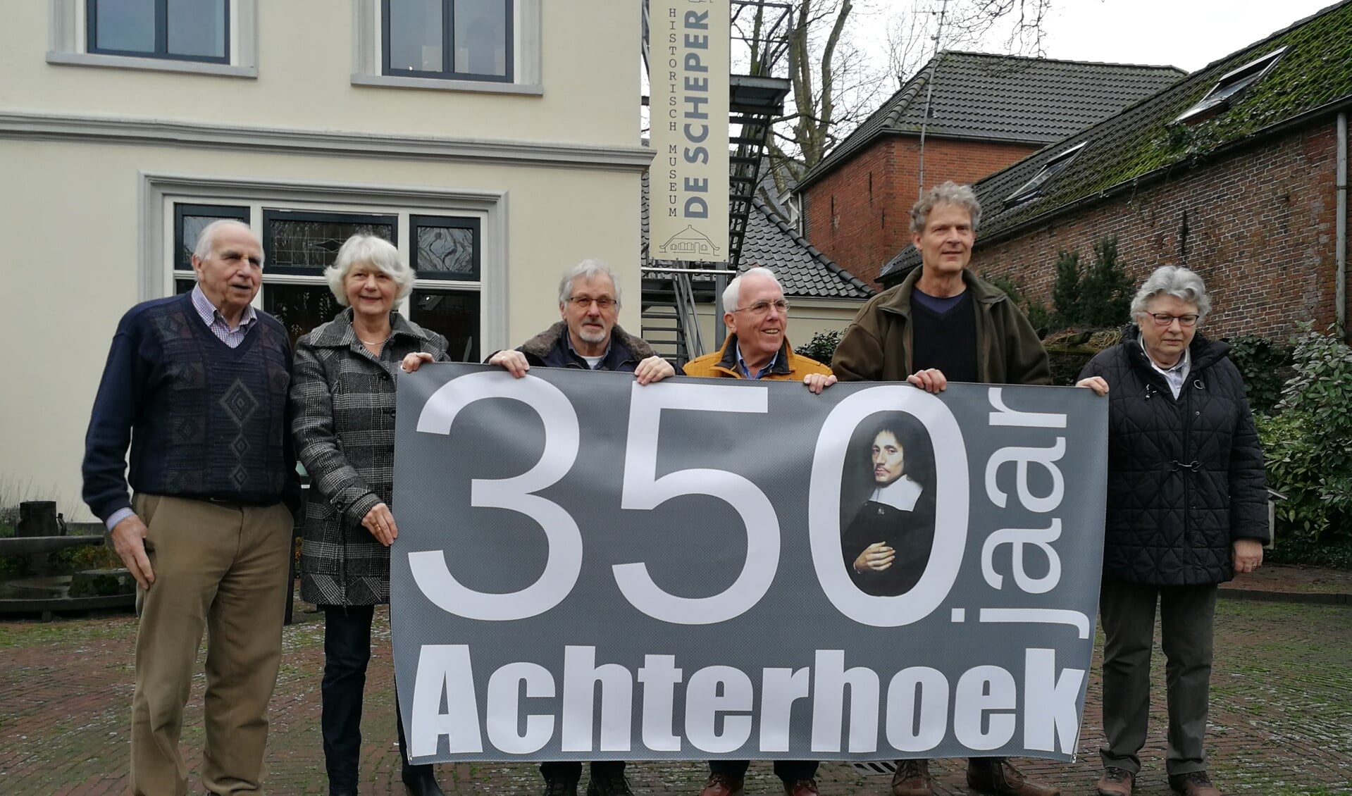 De initiatiefgroep met het logo van 350 jaar Achterhoek. Foto: Rob Weeber