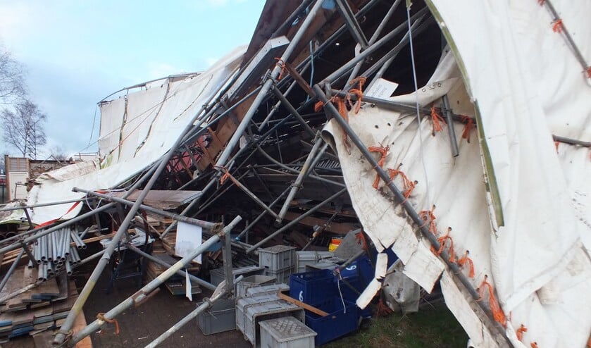 De door de storm verwoeste tent is opgeruimd; er wordt een nieuwe gebouwd, als de club er genoeg geld en materiaal voor weet te regelen. Foto: PR 