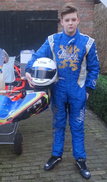 Bastiaan van Loenen bij zijn wedstrijdkart. Foto: Willy Hermans