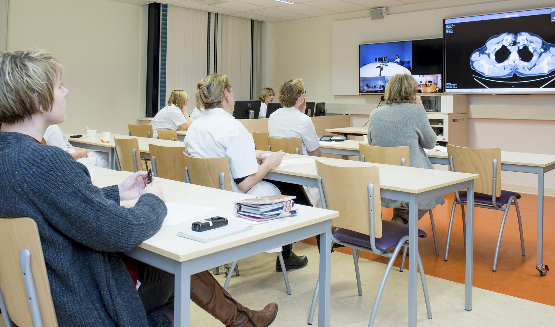  Multidisciplinaire patiëntenbespreking van het behandelteam slokdarmkanker via videoconferencing met alle betrokken ziekenhuislocaties. Foto: Medische Fotografie Gelre ziekenhuizen