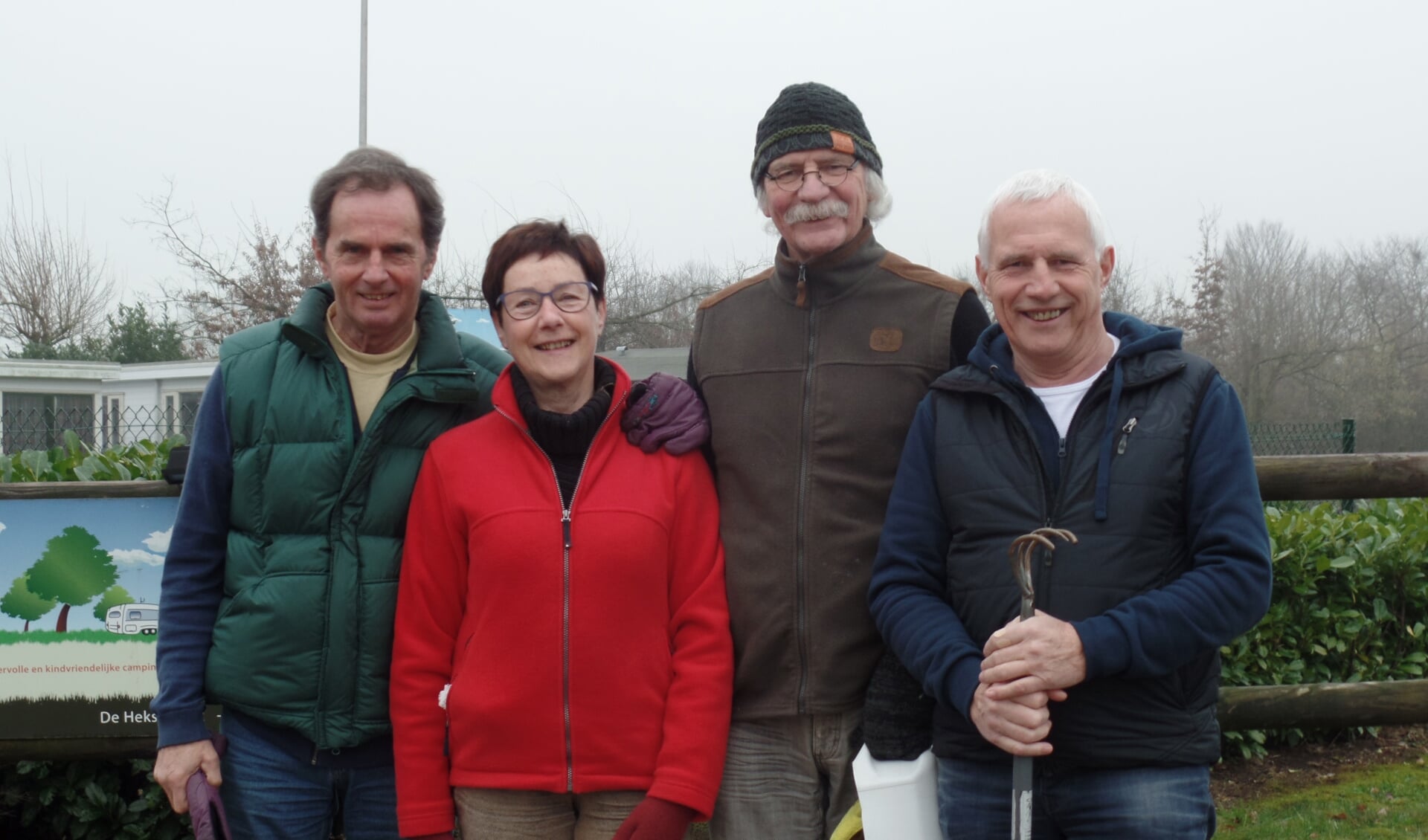 Het team van klootschietclub Delden. V.l.n.r.: George Baars, Joke Broekgaarden, Han van Oosterbos en Henk Broekgaarden. Foto: Jan Hendriksen.  