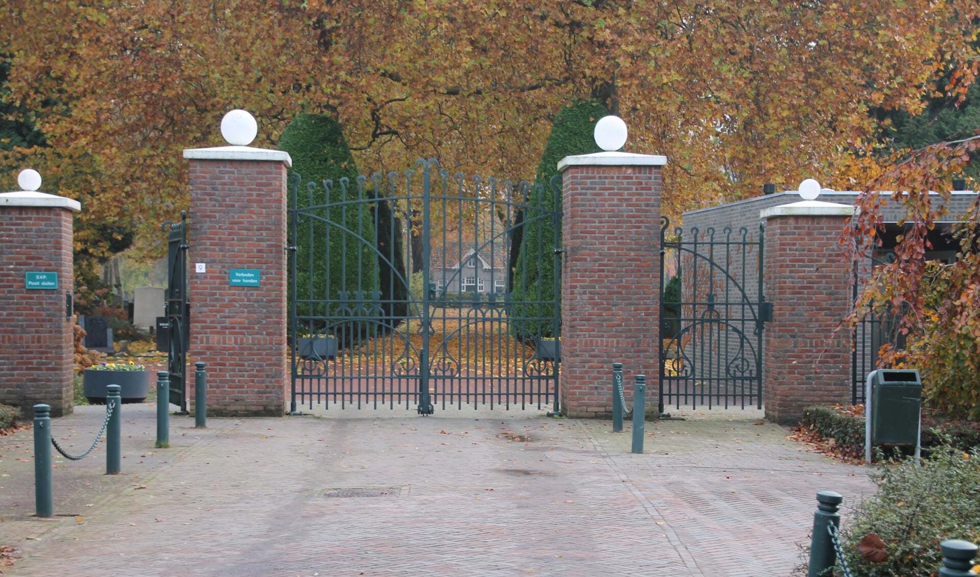 De entree tot de Algemene Begraafplaats aan de Kerkhoflaan. Foto: Ad ter Welle