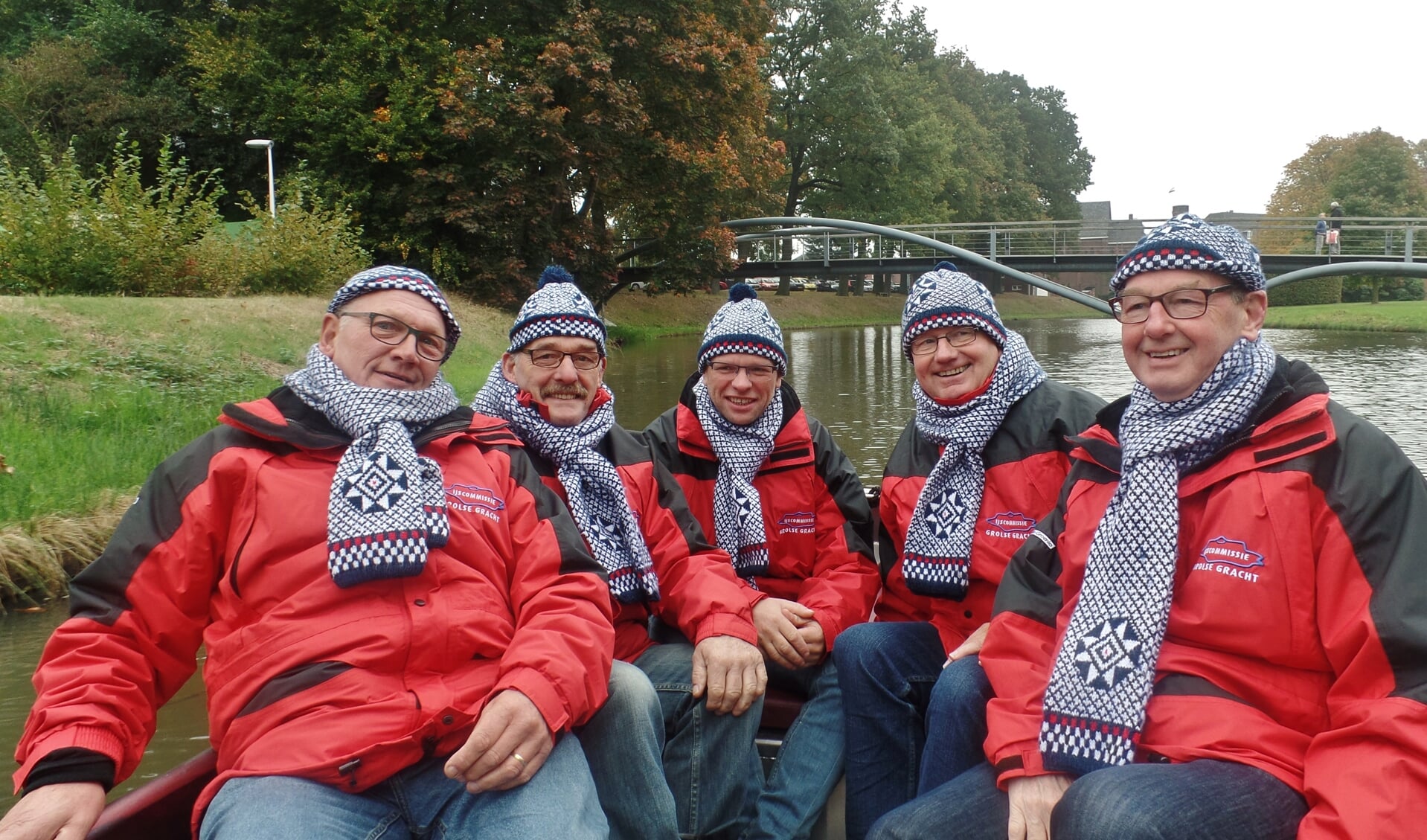 De Vrijwilligersclub Grolse Gracht met uiterst links Hennie Wildenborg. Foto: Henri Walterbos