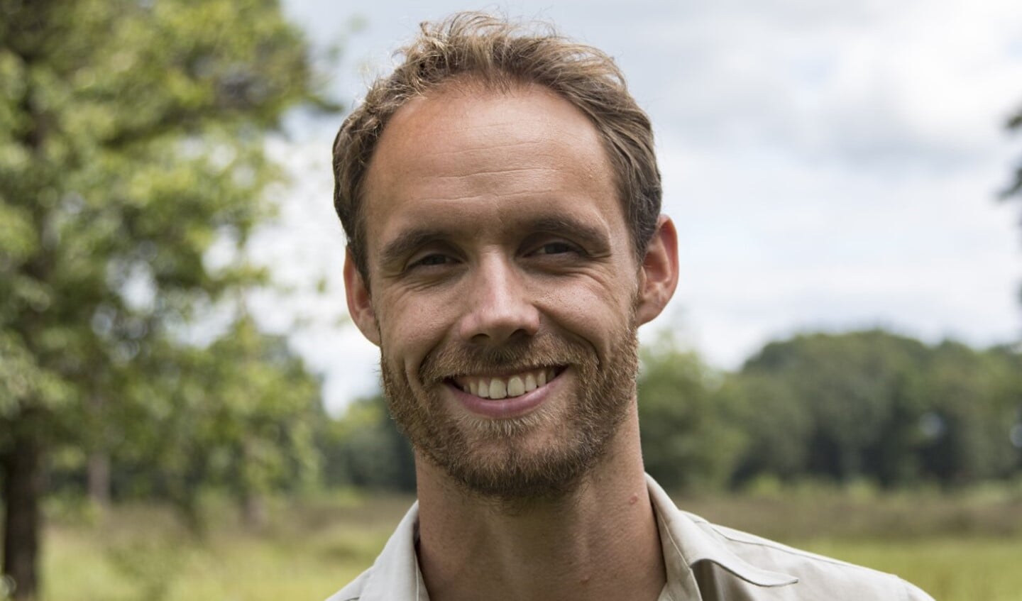 Boswachter Hielke Alsemgeest wil mensen graag meer betrekken bij de natuur. Foto: Marco van den Burgwal