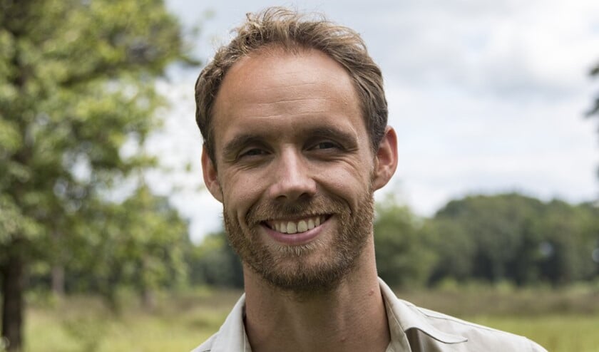 Boswachter Hielke Alsemgeest wil mensen graag meer betrekken bij de natuur. Foto: Marco van den Burgwal