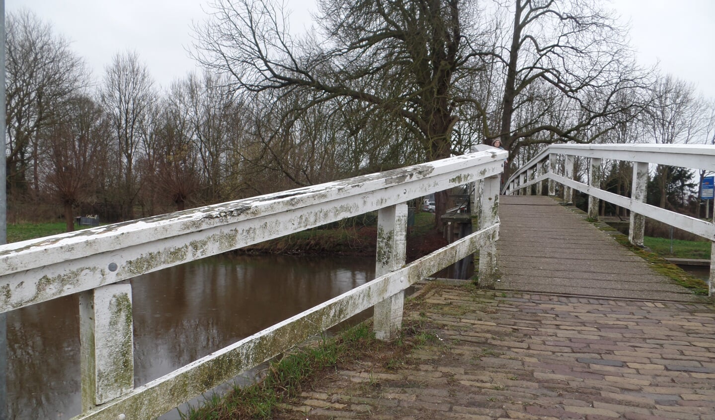 Wit is het bruggetje nauwelijks meer te noemen. Foto: PR