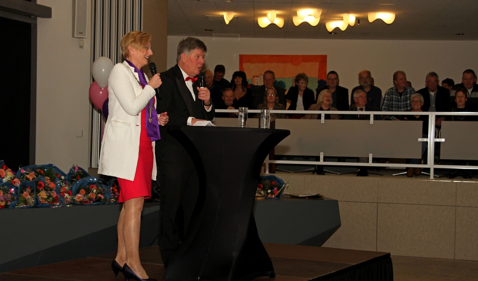 Burgemeester Marianne Besselink en Frans Miggelbrink in gesprek over 2017. Foto: Achterhoekfoto.nl/Liesbeth Spaansen
