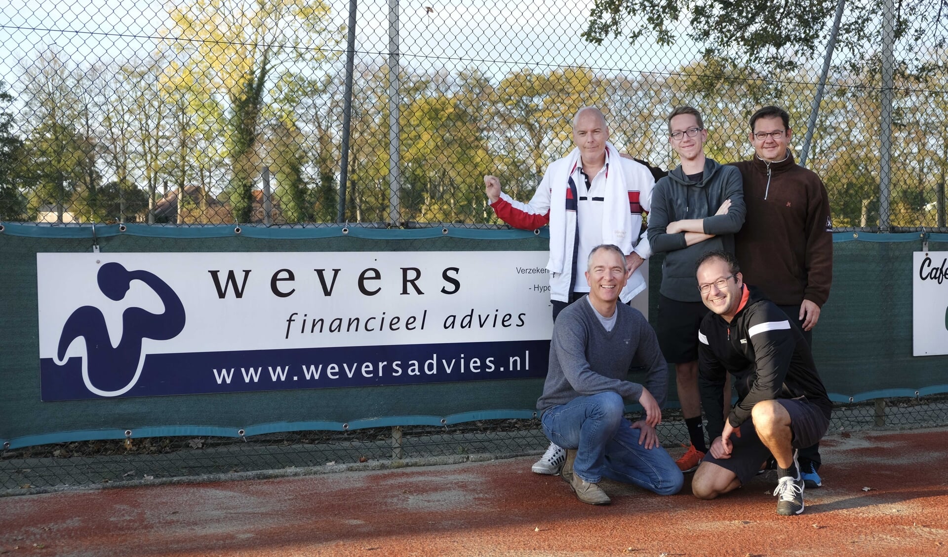 De kampioenen: Marc Gudden, Elwin Albers, Maarten Schneider, Johan van den Heuvel en Maarten Dullaert. Op de foto ontbreken Michiel Schouten en Bart Wassink. Foto: PR. 