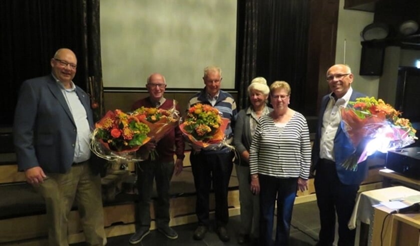 Vlnr. Wim Roekevisch jr., Gerrit Bergsma, Wim Roekevisch Sr., Dika Roekevisch, Jennie Bergsma en Marcellino Kropman. Foto: PR