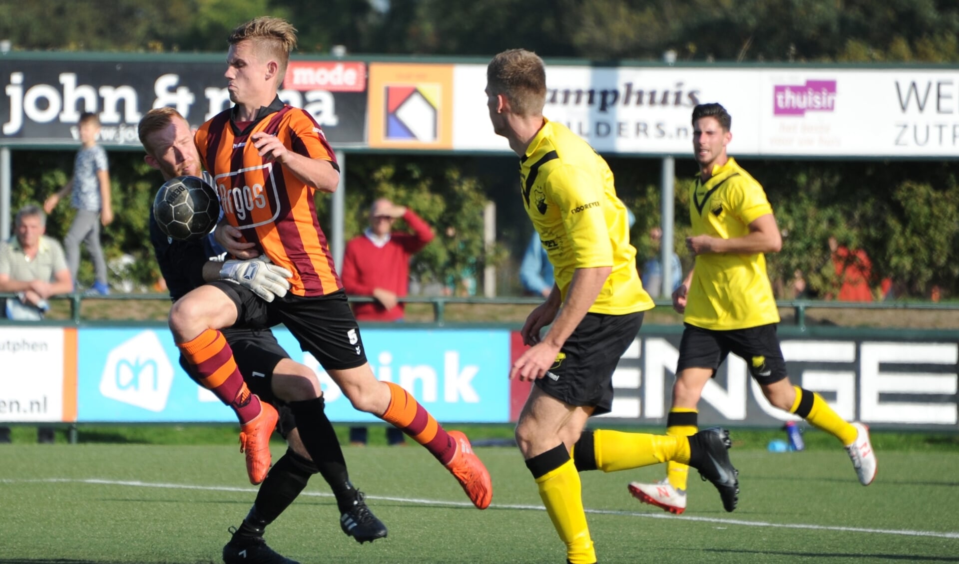 Actiefoto wedstrijd FC Zutphen zat. 1 tegen DOS KAMPEN 1 op 6 oktober 2018. Foto: Hans ten Brinke