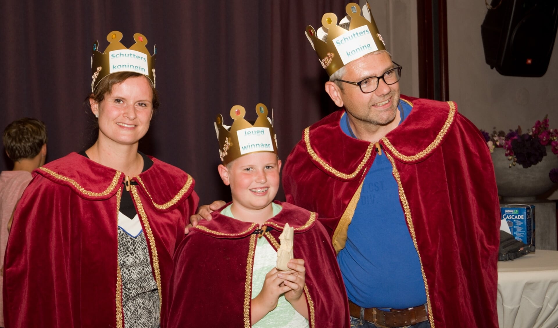 Het koningspaar en de jeugdprins van Dijkhoek. Foto: PR