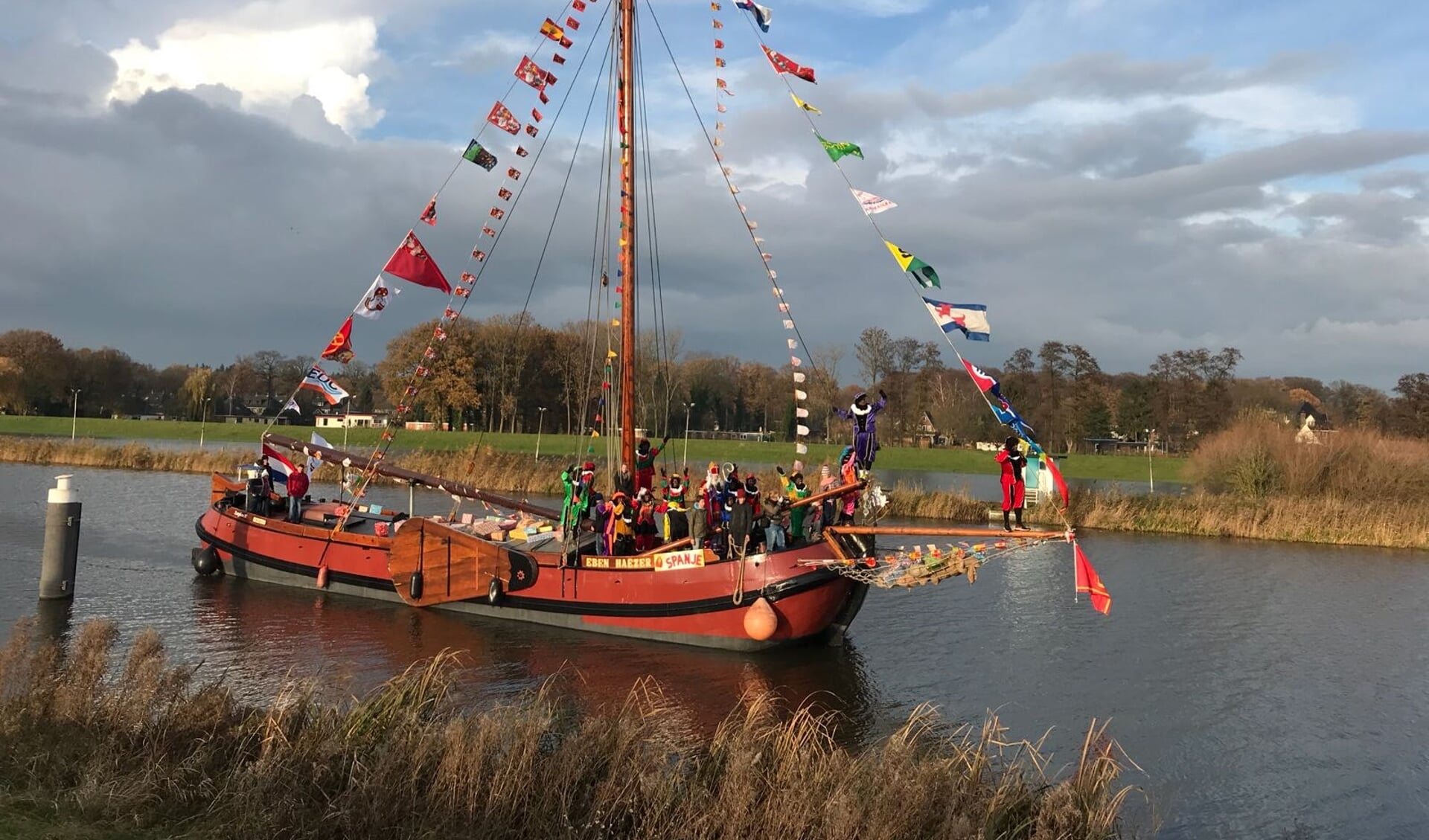 Zaterdag 24 november omstreeks 14.30 uur zal de pakjesboot met Sinterklaas en zijn Pieten aan komen varen. Foto: PR