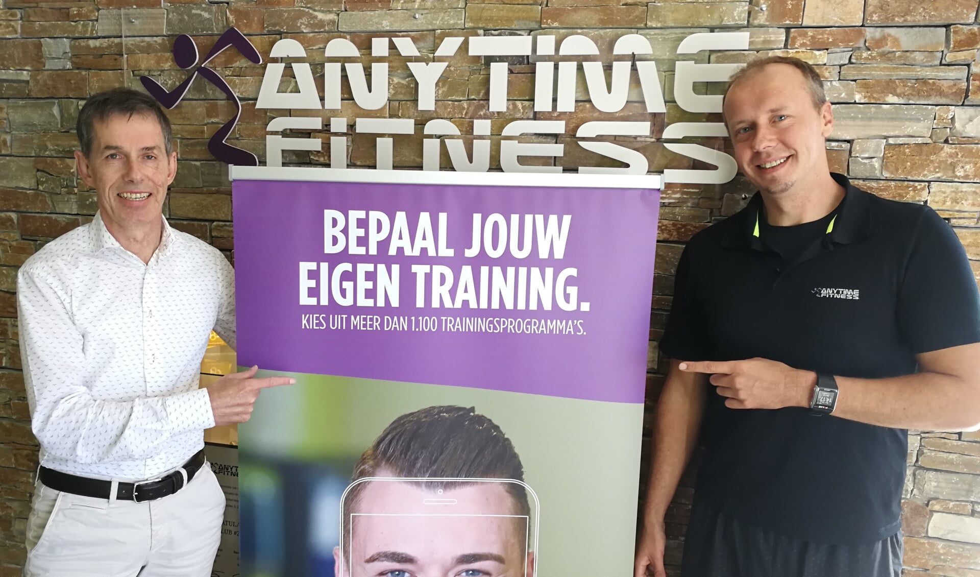 Anytime Fitness Neede eigenaar John Kolthoff (l) en clubmanager/personal trainer Martijn Lievestro