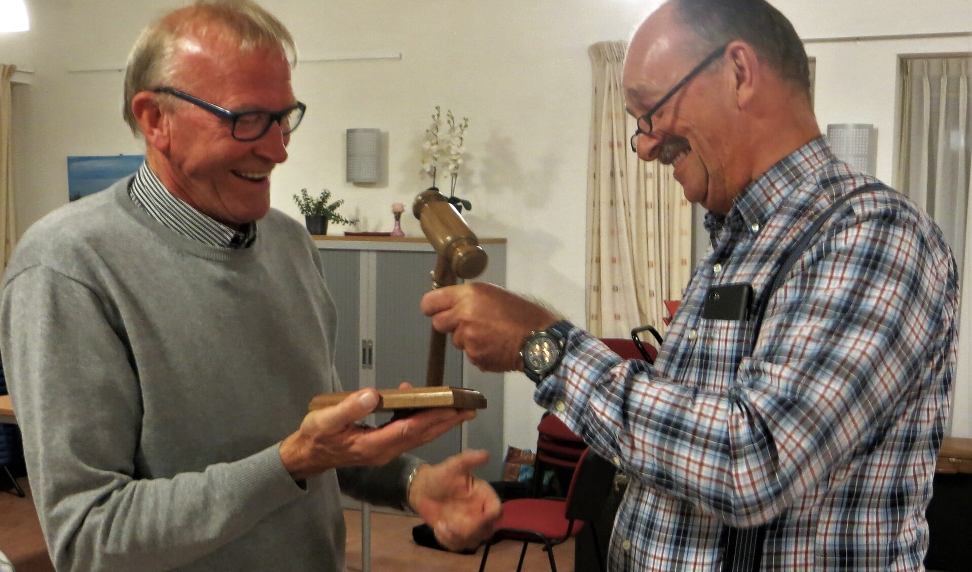 Links Herman Eelderink, rechts John van Osch. Foto Gerard Lovink