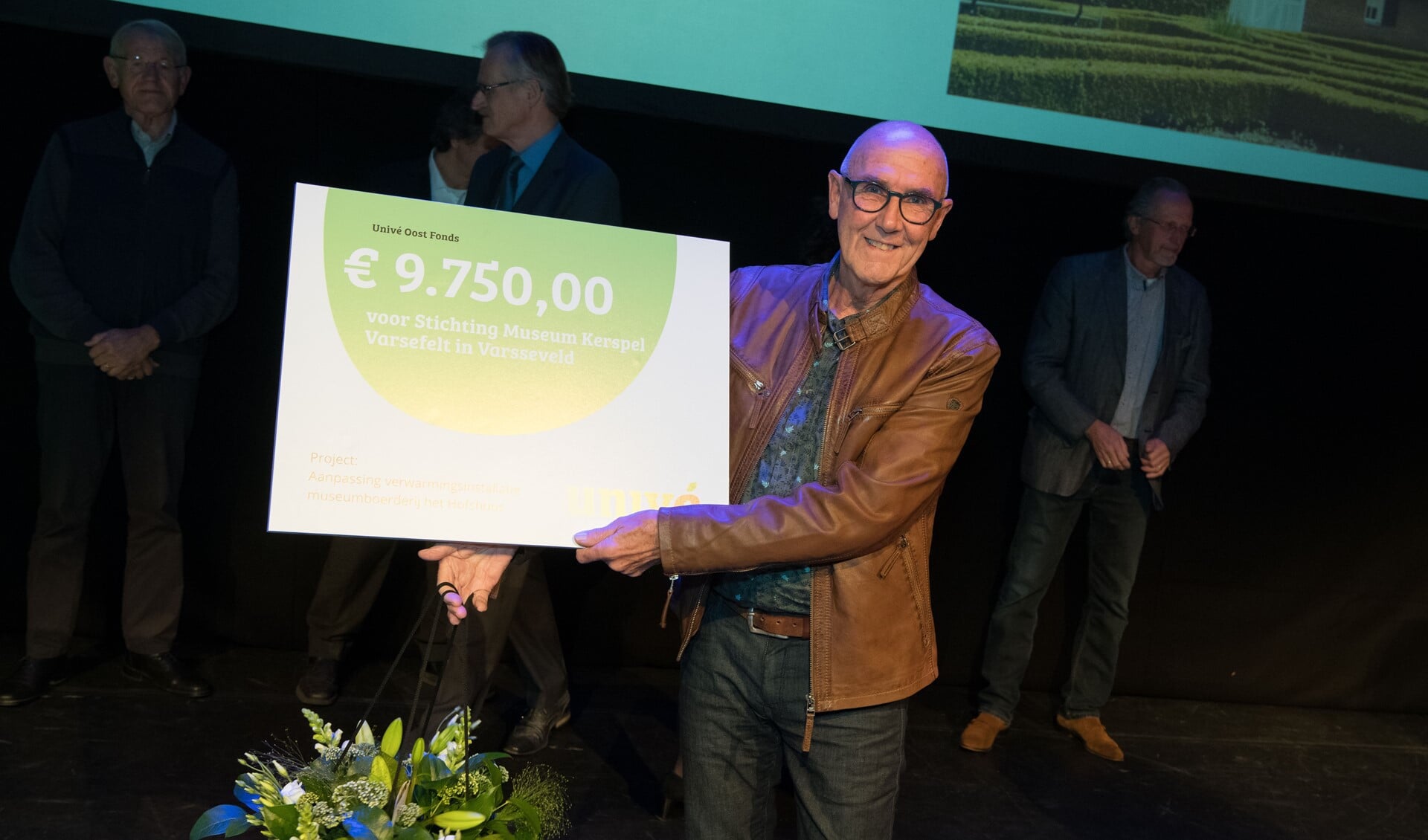Stichting Museum Kerspel Varsefelt mocht 9.750 euro in ontvangst nemen. Foto: Carlo Stevering
