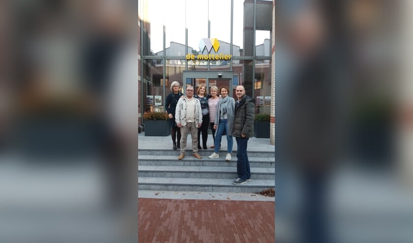 Vlnr. Anita Overkamp-Altink, Ali Aabed, Khozama Ibrahim, Marja Kooning, Rianne en Johnny Janssen. Foto: PR
