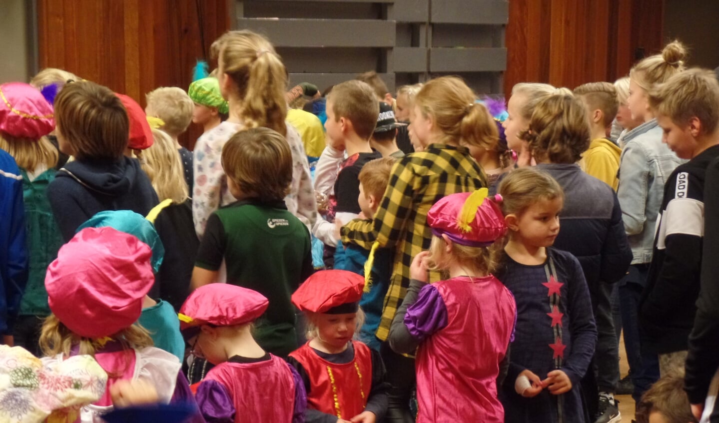 Talloze kinderen hadden zich als Zwarte Piet verkleed. Foto: Jan Hendriksen
