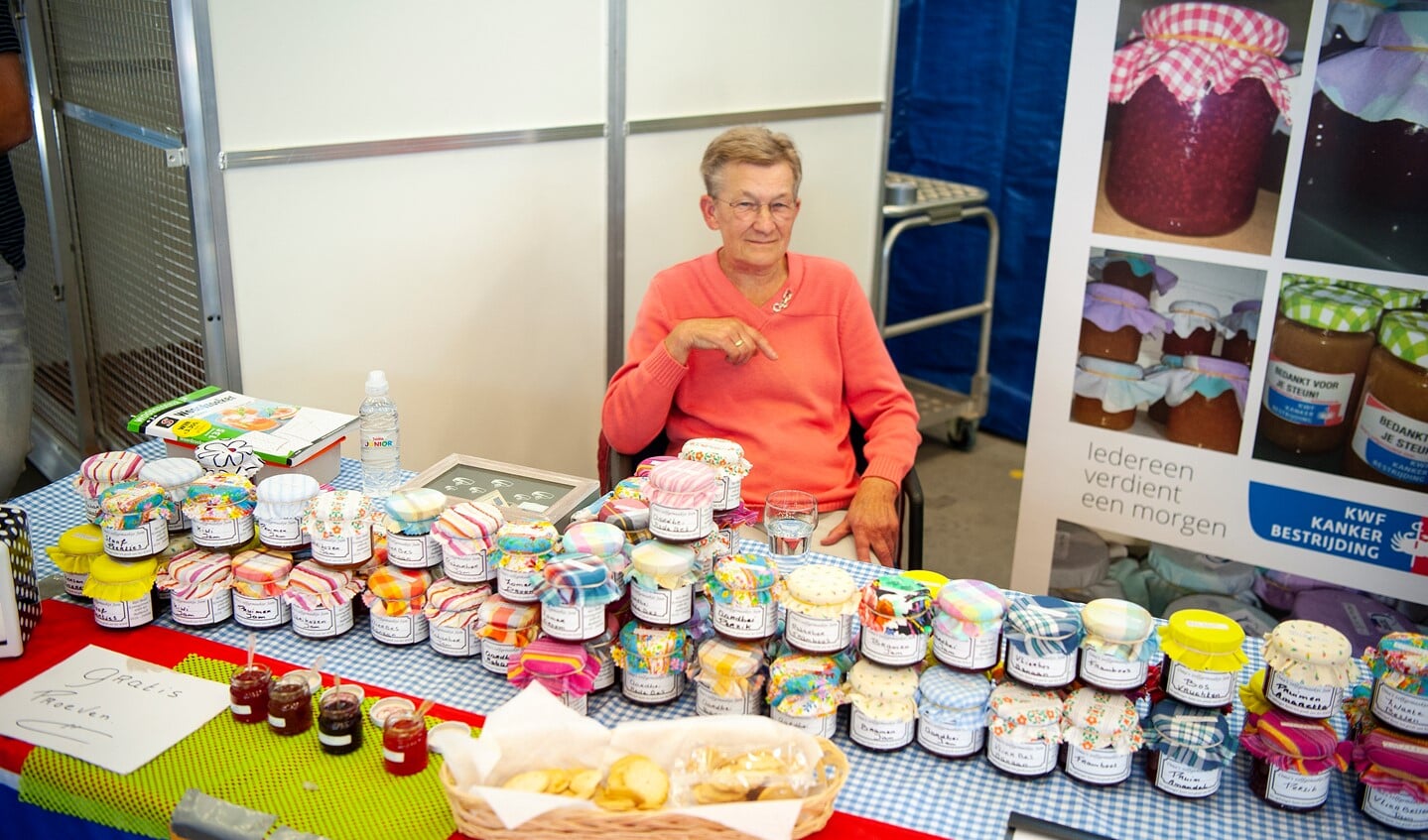 Riet Bodd verkoopt steevast zelfgemaakte jam tijdens de Habru-dag. Foto: Robin Sommers