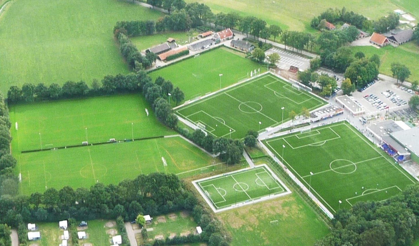 Sportpark Den Elshof vanuit de lucht gezien. Foto: Theo Huijskes