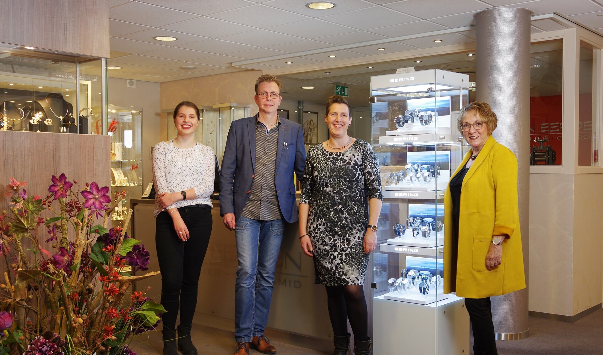 Het team van Van Eerden Goudsmid - Juwelier, met als tweede van links Marcel van Eerden. Foto: PR