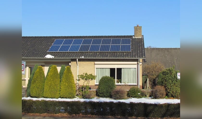 Zonnepanelen op een dak van een woning vormen een steeds meer gebruikelijk beeld. Foto: Rob Stevens