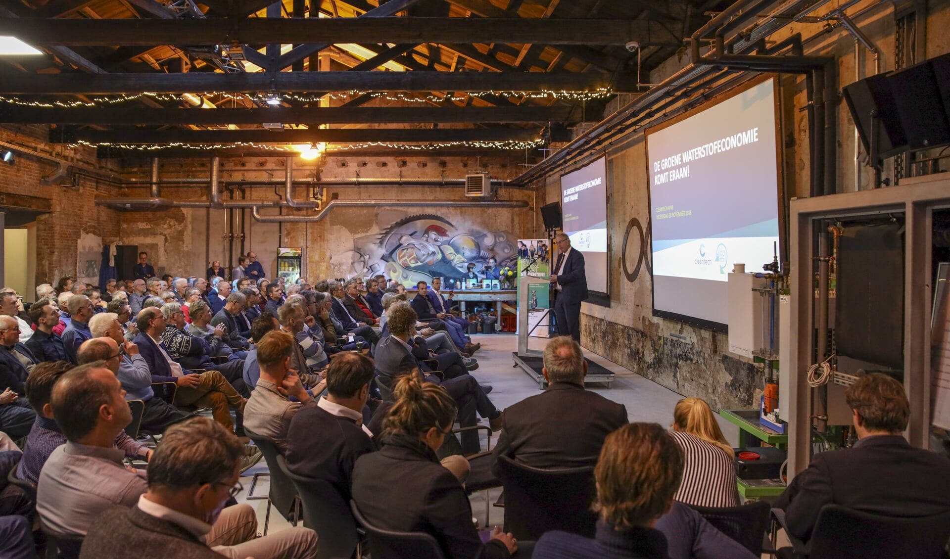 Prof. dr. Ad van Wijk (TU Delft) spreekt in het Cleantech Center over de kansen van waterstof. Foto: Cleantech Center