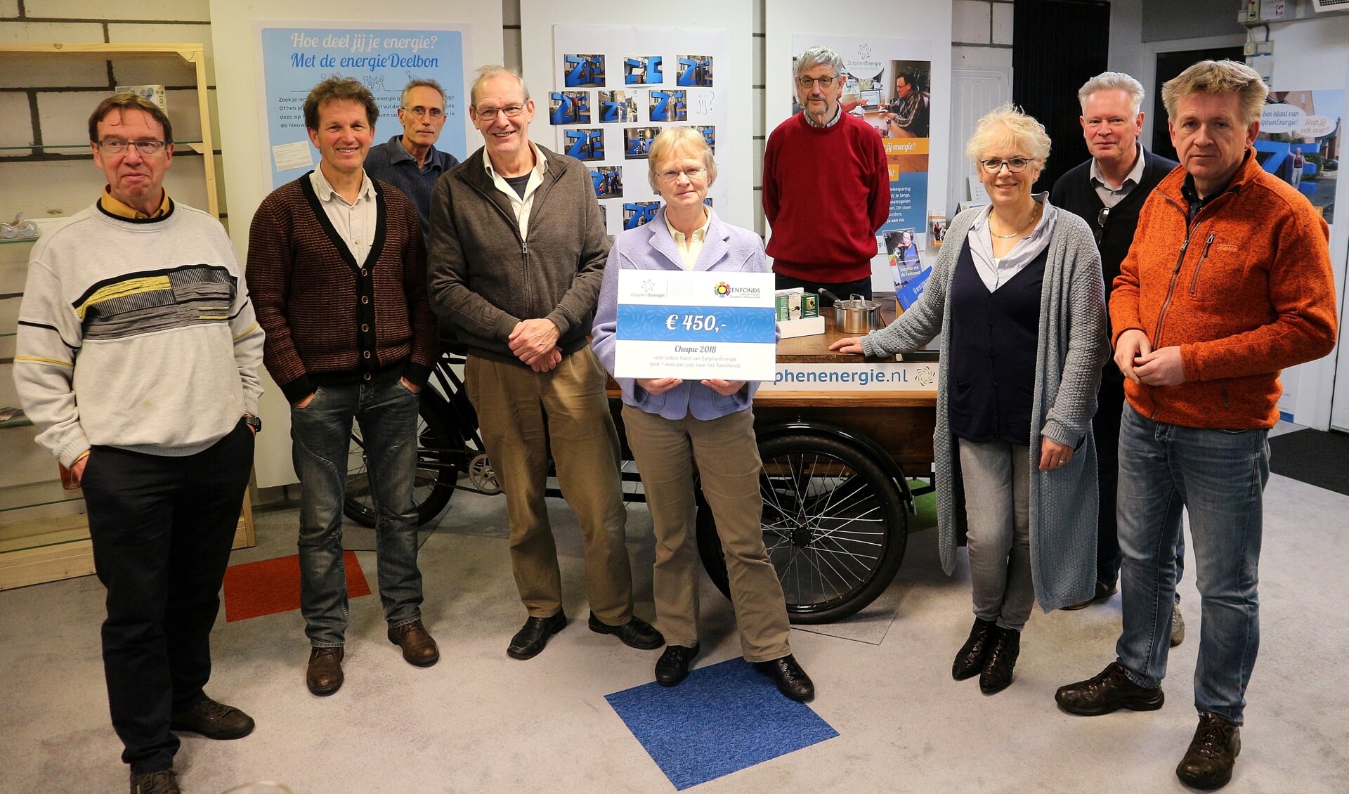 Petra Vervoort, bestuurslid van het Torenfonds nam de cheque in ontvangst. Foto: PR