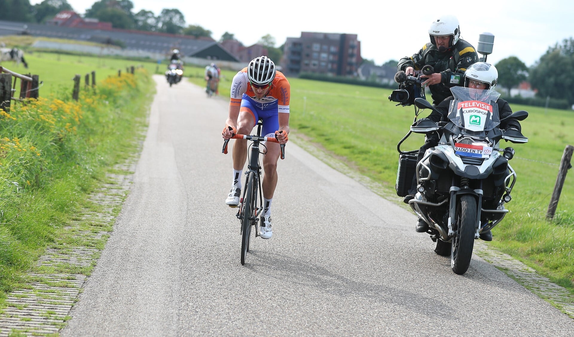 Vorig jaar maakten vier tv-stations opnamen van van de Ronde van de Achterhoek. Foto: sportfoto.nl / Dick Soepenberg