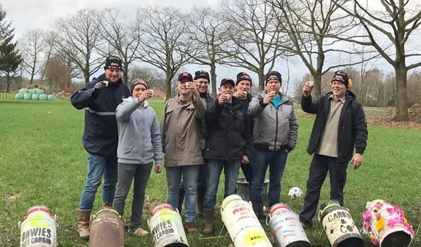 Heelwegse vriendengroep Carbid&Co wil bewust veilig het jaar uit. Foto: PR