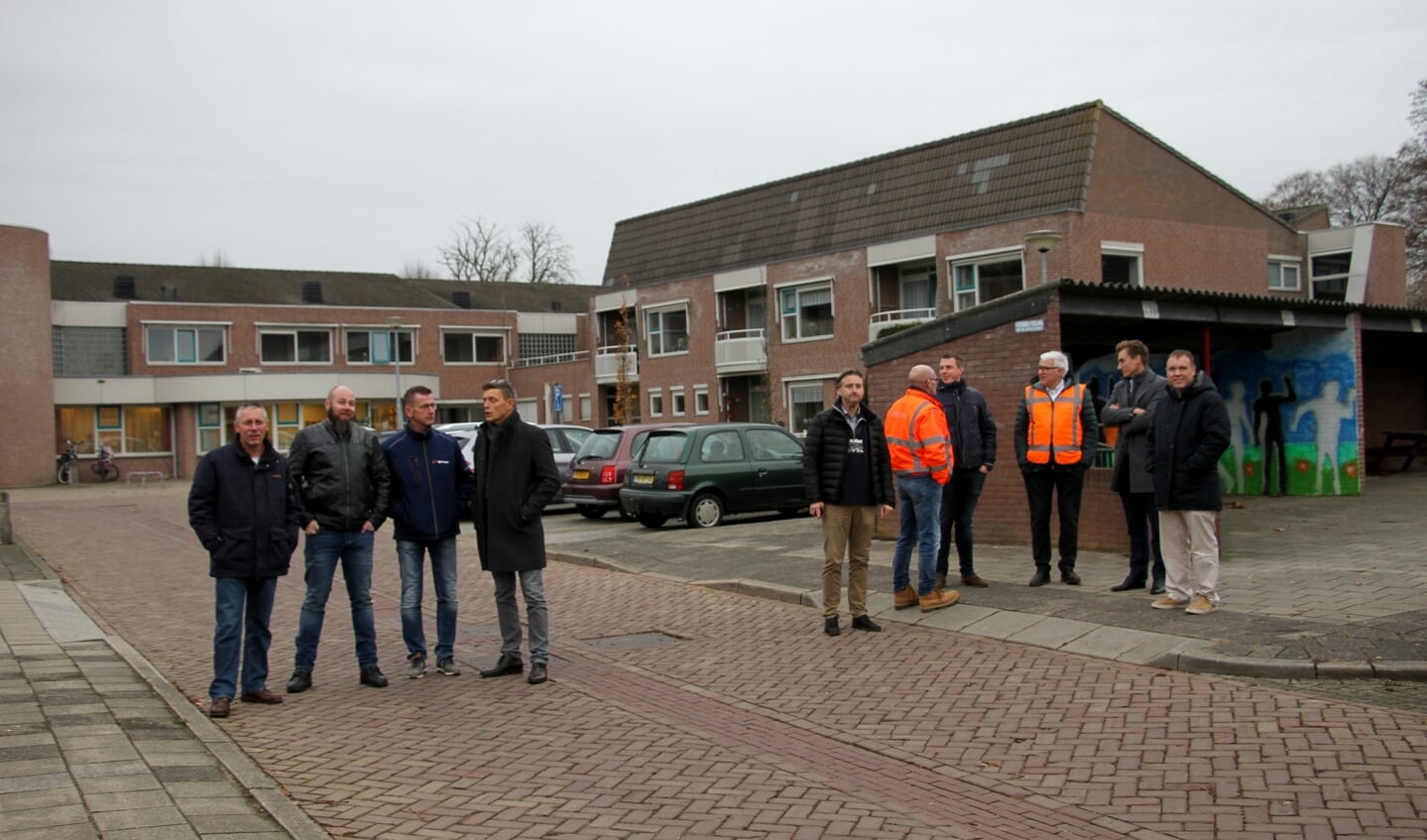 Aanbrengen van eerste slimme ledverlichting in de gemeente Bronckhorst in Steenderen. Foto: Liesbeth Spaansen