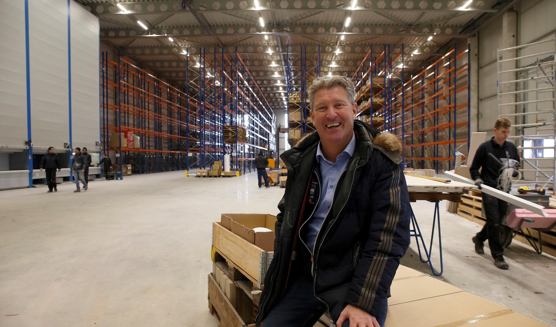 Ronald Ruesink in het magazijn van de nieuwe fabriek. Foto: Hans Prinsen