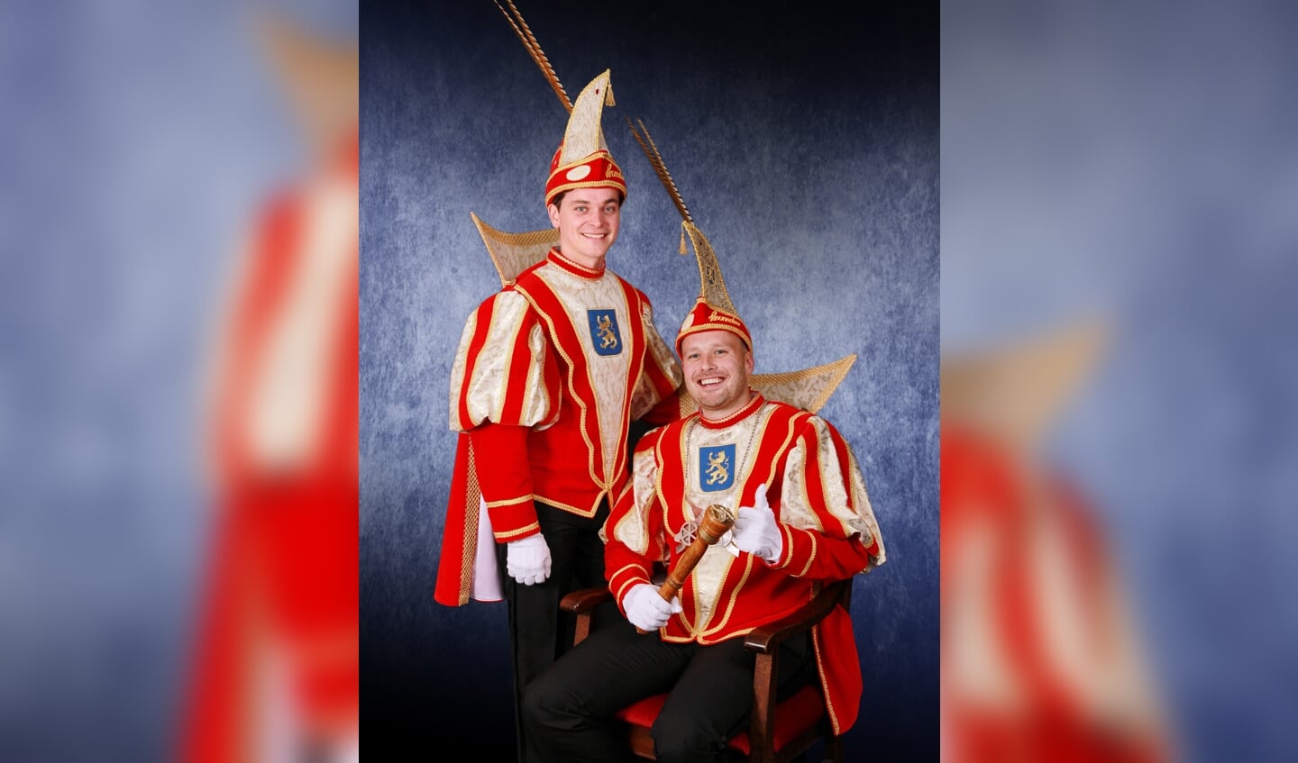 Zittend prins Ivo I en staand adjudant Mark van CV De Knunnekes tijdens de carnavalscampagne 2018-2019. Foto: PR CV De Knunnekes