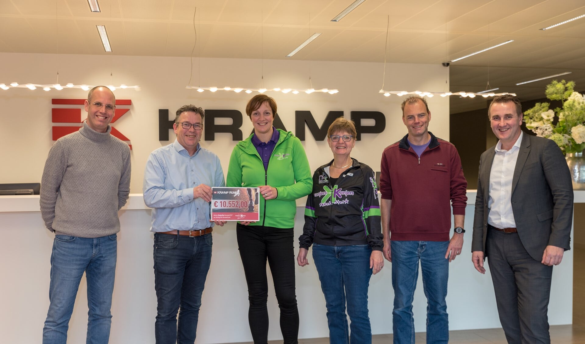 Bij sponsor Kramp werd de cheque van de Run uitgereikt aan Kanjers voor Kanjers. Foto: PR