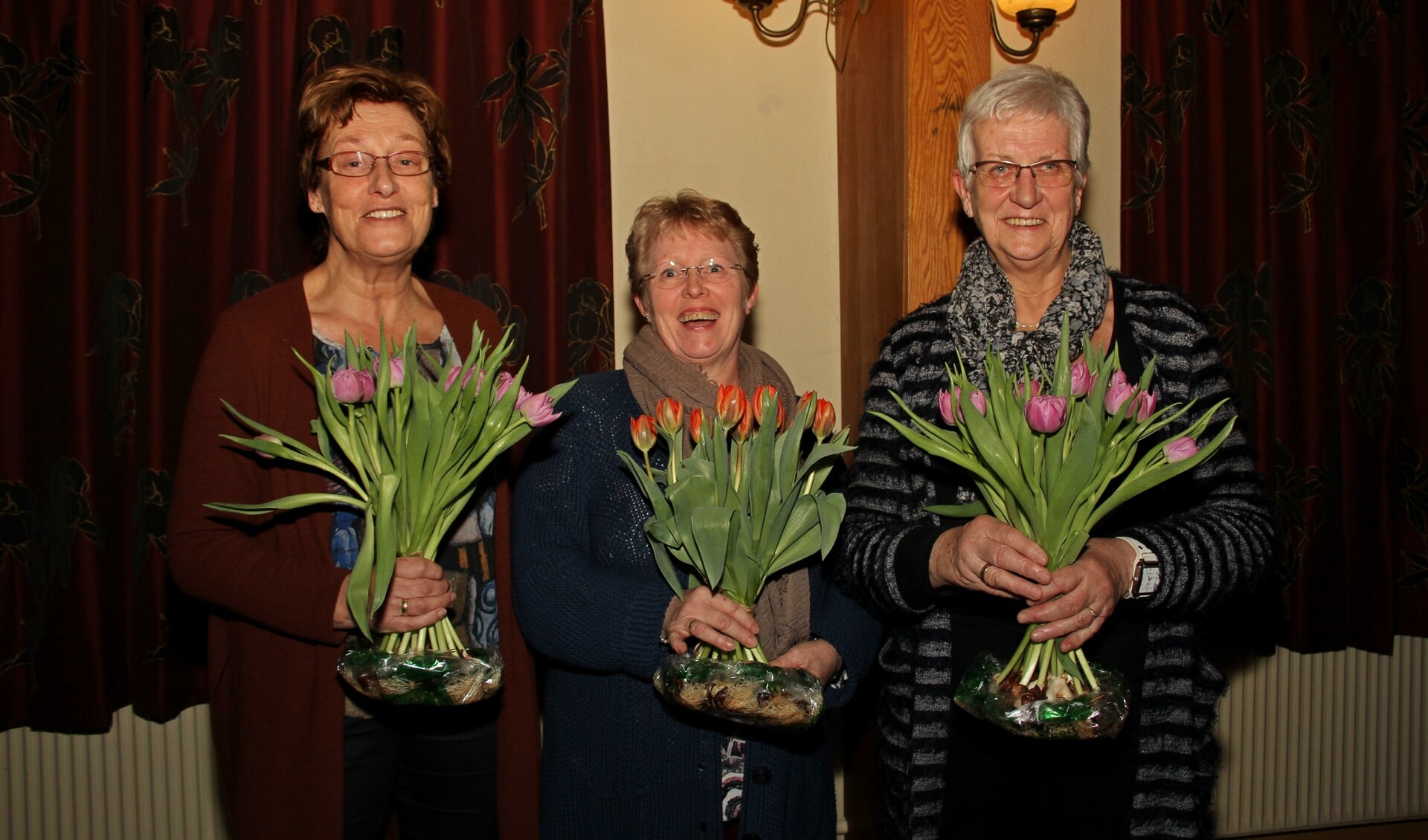 Jubilarissen Ineke Klein Lenderink, Antoinette Huurnink en Hennie van Hal. Foto: Liesbeth Spaansen