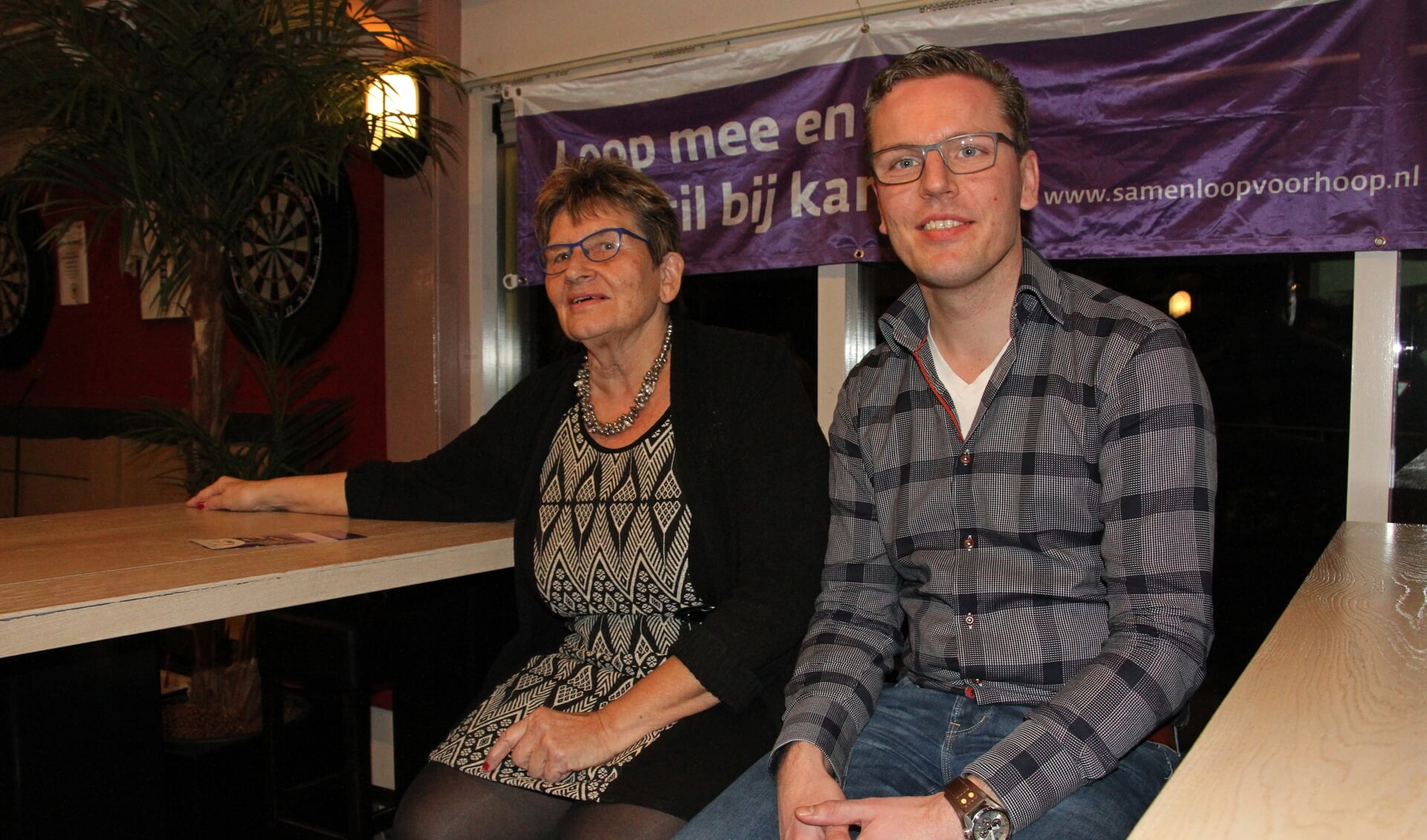 Ambassadeur van de SamenLoop voor Hoop Bronckhorst Wilma Aalderink en onderzoeker Theo Plantinga. Foto: Liesbeth Spaansen