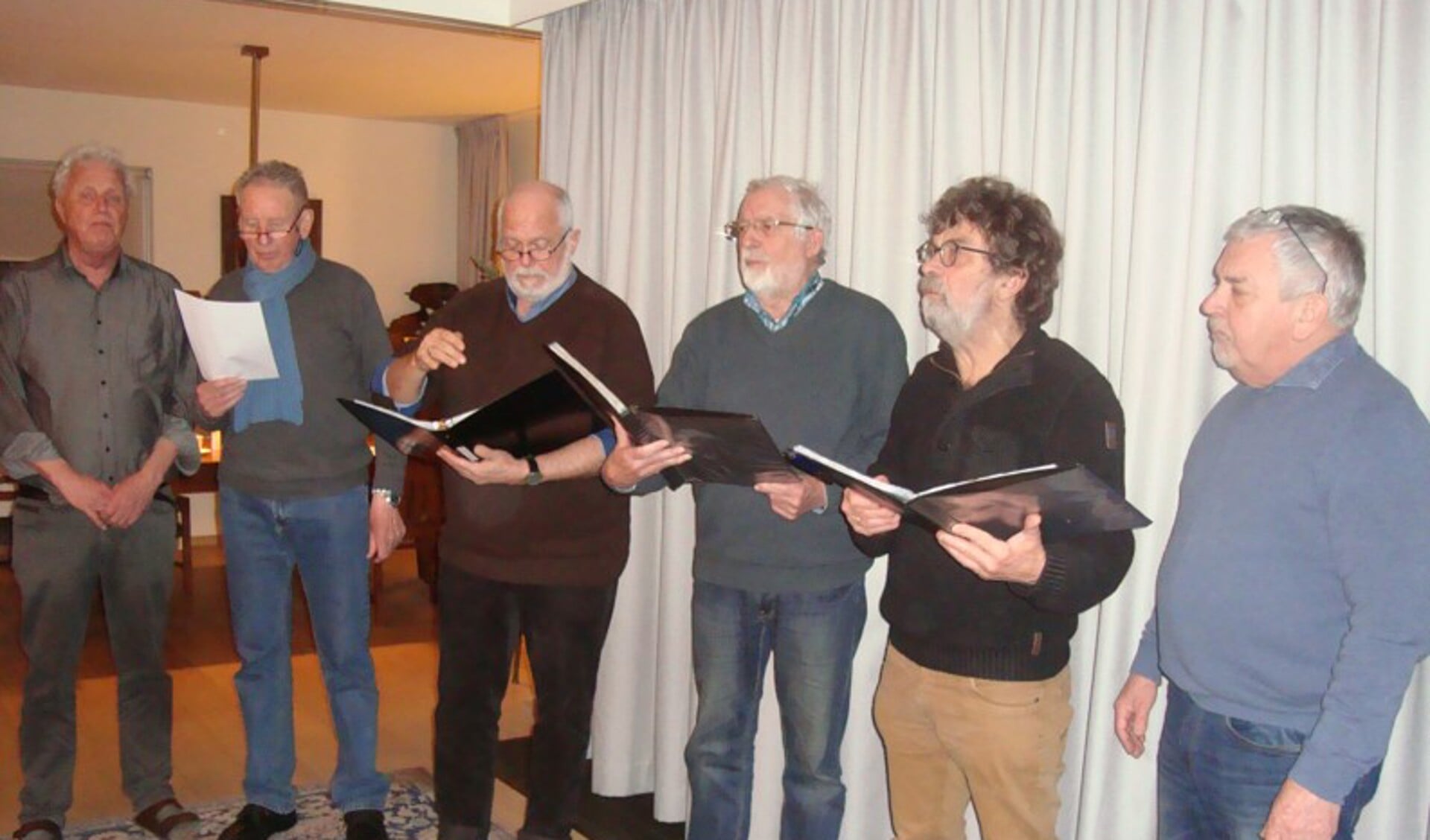 Octo Viri. Van links naar rechts: Lubbert Baarssen, Vincent Krabbenborg, Henny Barnhoorn, Felix Kamperman, Hans Rensink, Gerrit Rensink. Foto: PR 