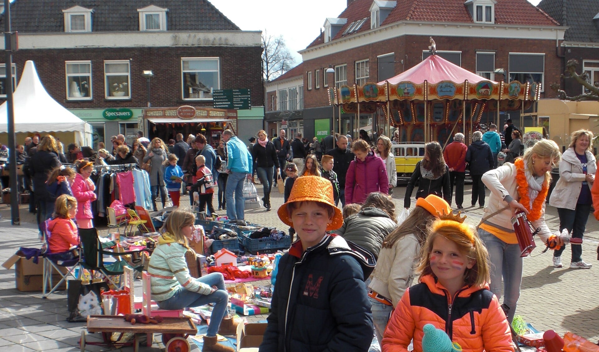 Spulletjes verkopen op de Vrijmarkt. Foto: PR