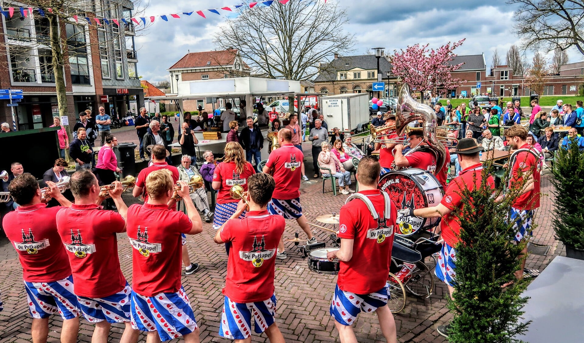 Na een drukbezocht Hengels Dweilfestival is de Putkapel uit Sneek tot winnaar uitgeroepen. Foto: Luuk Stam