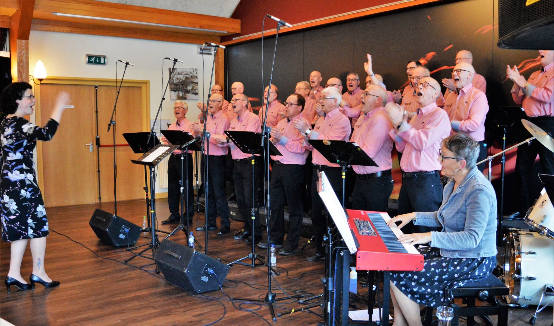 Alle mannen van het koor Mengelmoes zingen uit volle borst. Foto: PR 