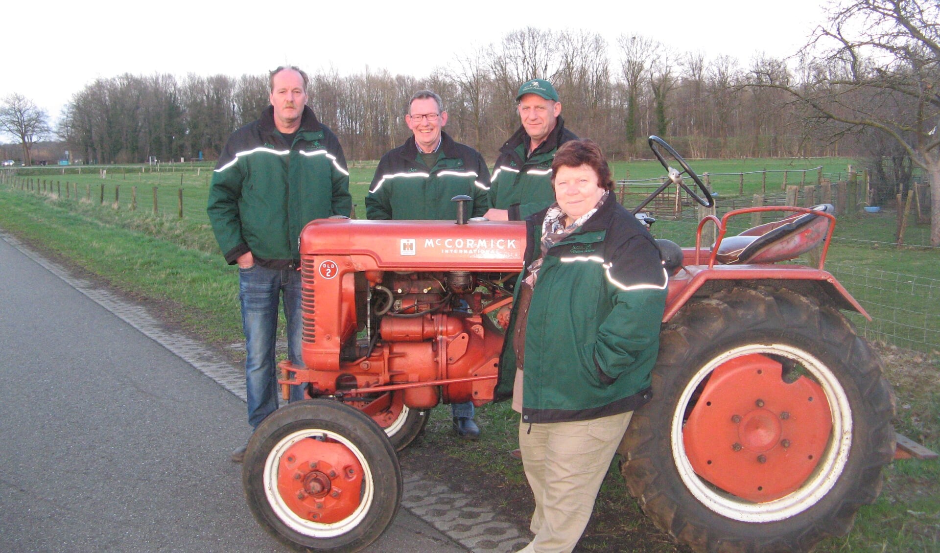 Een deel van het bestuur van SCA, voor Reini Stemerdink, achter van links af Ed Weijenborg, Jan Lensink en Bert Bollen. Foto: Bart Kraan