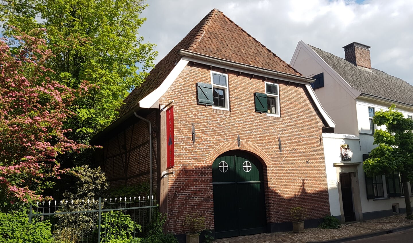Het koetshuis van Huijs Basten Asbeck wordt het nieuwe onderkomen van IdeeMedia. Foto: Kyra Broshuis