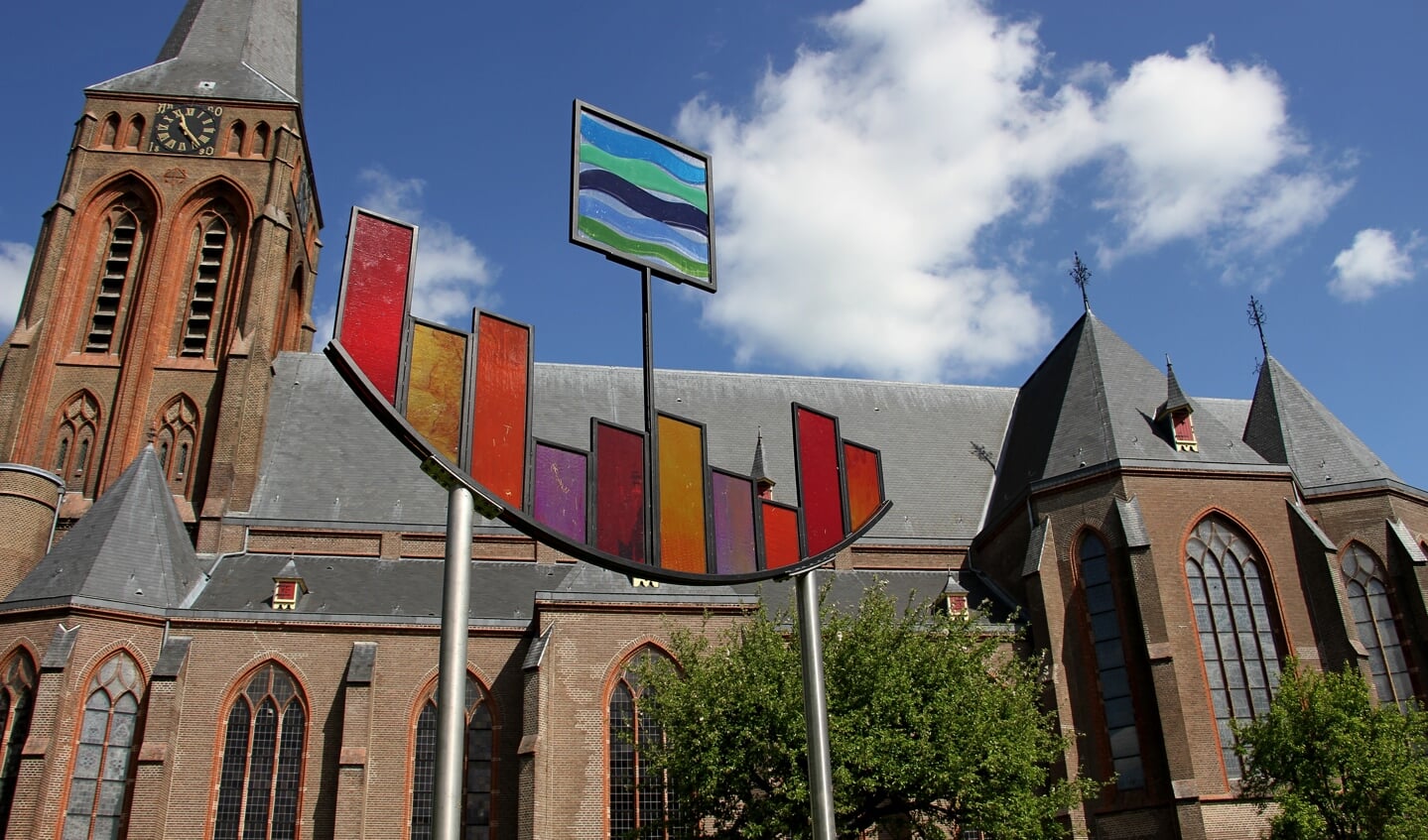 Glaskunst in de beeldentuin van de St. Martinuskerk in Baak. Foto: Liesbeth Spaansen