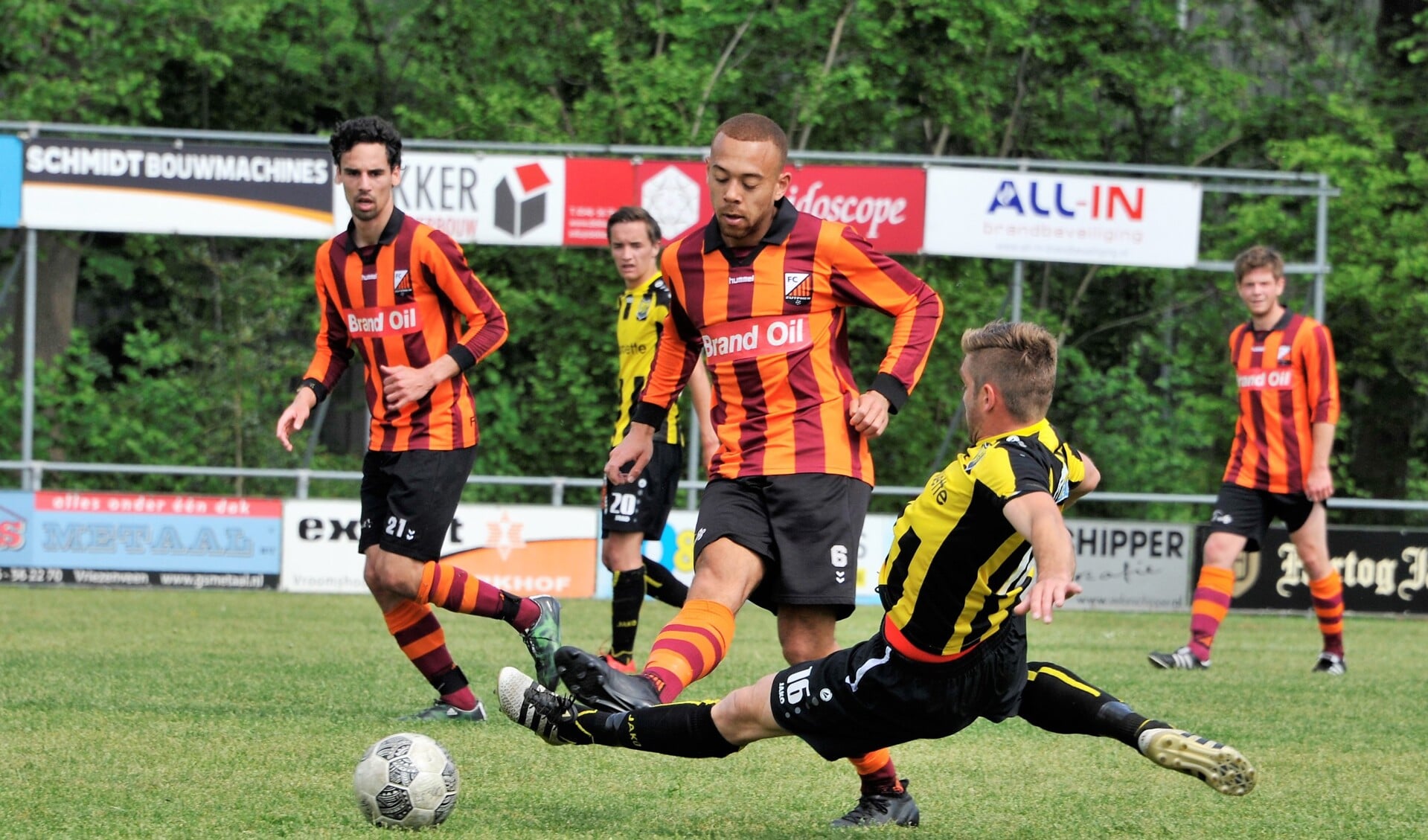 Na de verloren wedstrijd tegen DOS'37 is FC Zutphen zat.1 officieel gedegradeerd uit de eerste klasse zaterdagvoetbal. Foto: Hans ten Brinke