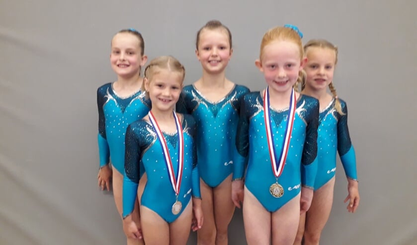De turnsters van RGV: Yfke Maatkamp, Abby Meijerman, Jamie Lusink, Tess Klein Selle en Sophie Gotink. Foto: PR