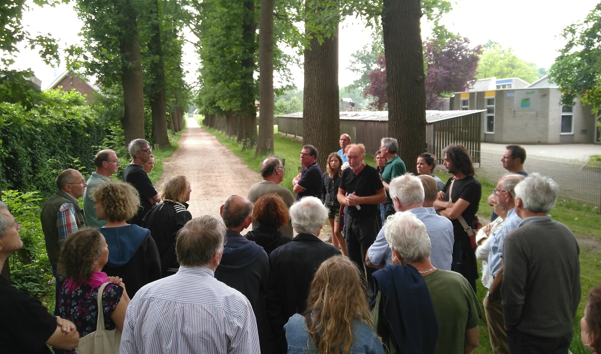 Een eerdere editie van de bomenwandeling, hier op Het Hof in Lichtenvoorde. Foto: Dyon Temming/archief Achterhoek Nieuws