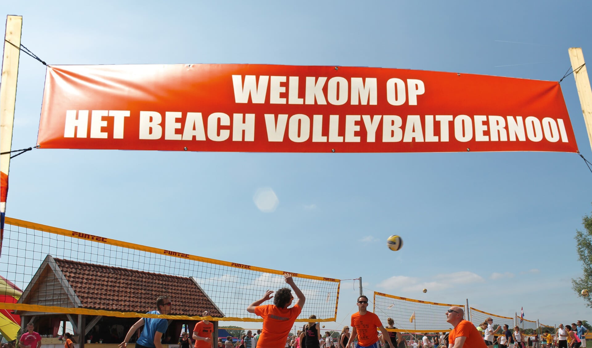 Beachvolleybaltoernooi in de Rouwenhorst-arena. Foto: WIK Steenderen