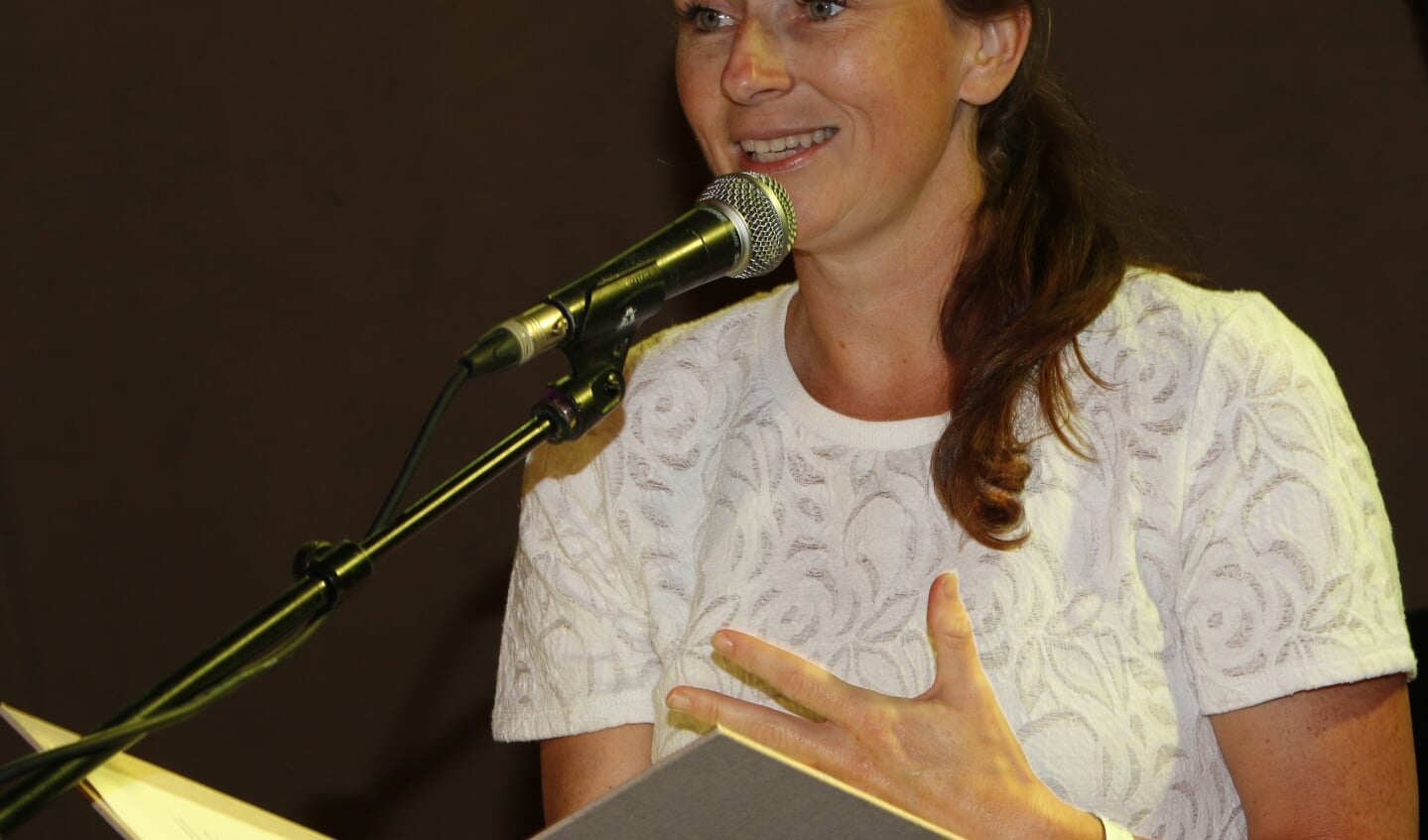 Eva Schuurman tijdens de voordracht. Foto: Gerhard Weevers