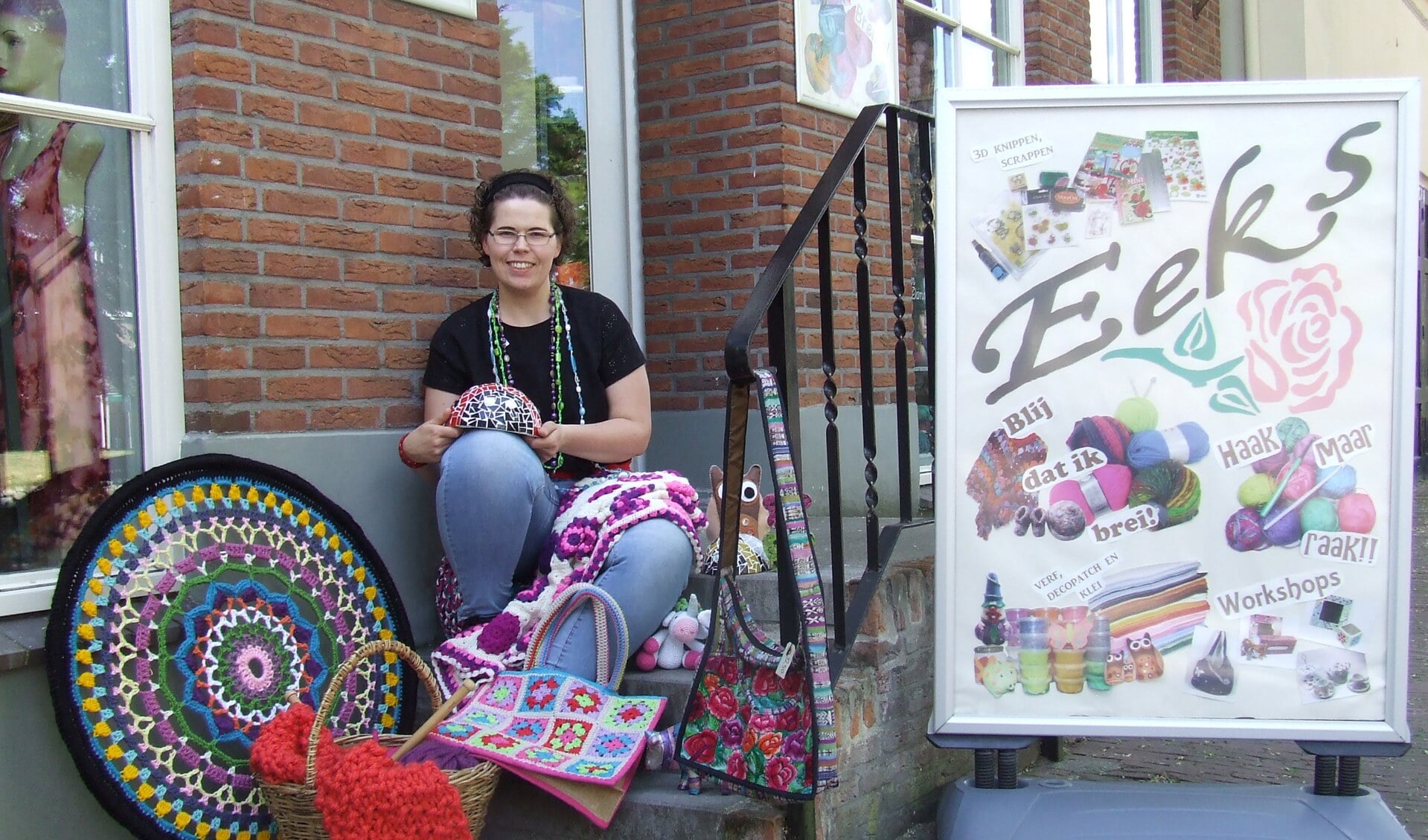 Eelke Hasselo bij haar winkel aan de Grotestraat in Eibergen. Foto: PR