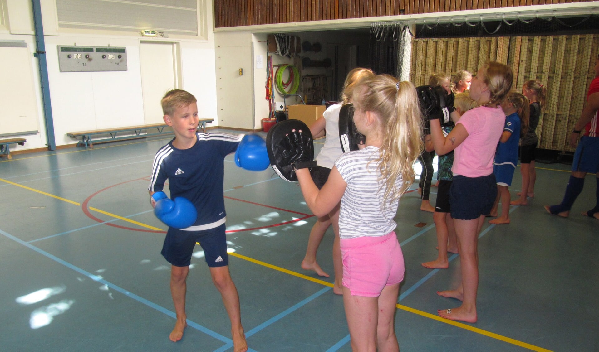Kickboksen was een van de nieuwe sporten tijdens de Ruurlose sportdag die er beoefend konden worden. Foto: PR