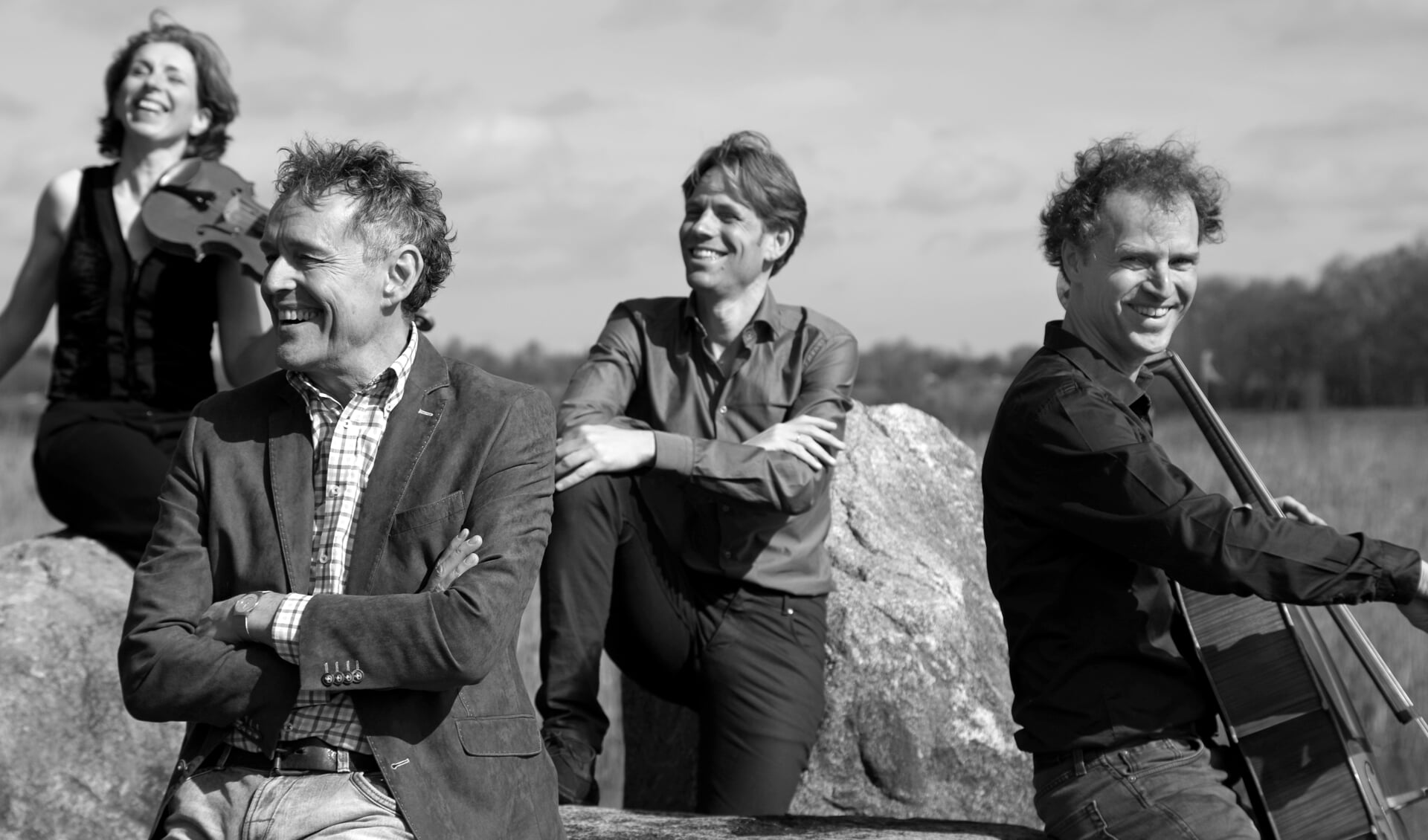 Bariton Maarten Koningsberger brengt onder leiding van The Atlantic Trio Ierse volks- en drinkliederen ten gehore tijdens Het Beethoven Festival. Fotograaf: Maaike Eijkman